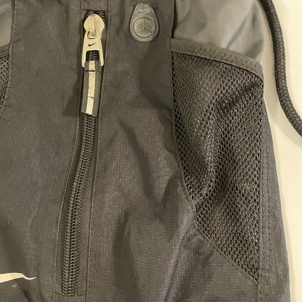Nike Drawstring Backpack Light Weight Black And G… - image 3